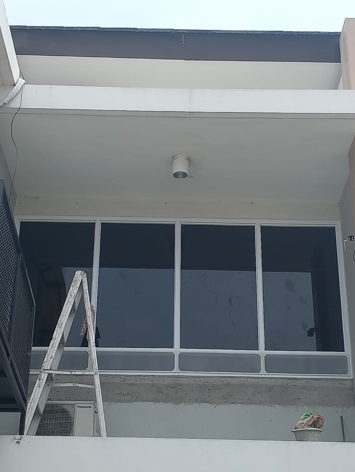 Kaca & Pintu Expanda